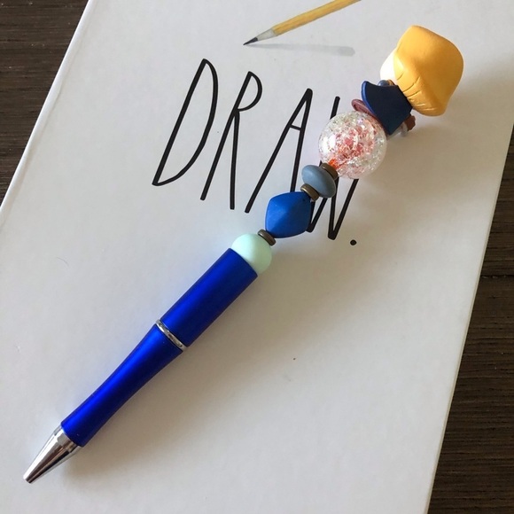 Disney Doorables: The Hunchback of Notre Dame: Phoebus Febo handmade beaded pen - Picture 3 of 3